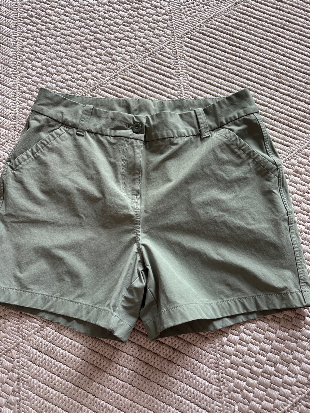 Vineyard Vines Olive Green performance Shorts Womens 12.